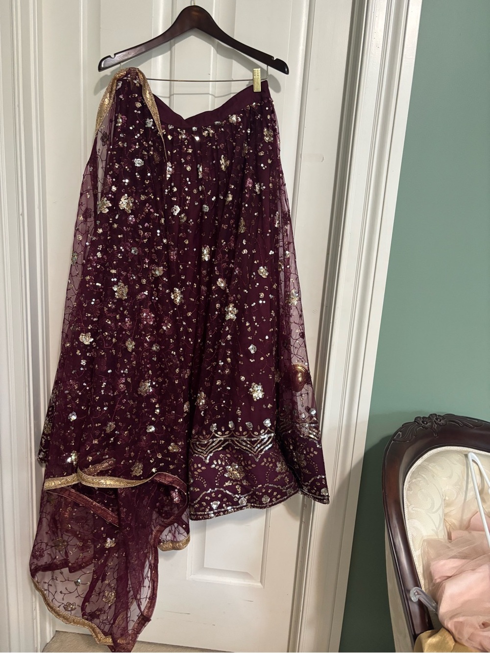 Women’s beautiful Burgundy Floral Embellished Lehenga Set Medium - Picture 14 of 16